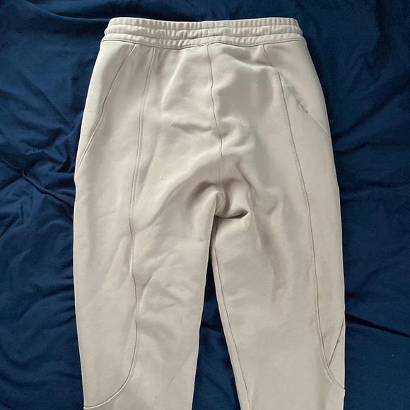 selling clothing i dont wear anymore, these pants were only worn 4 times!! - Picture 2 of 3
